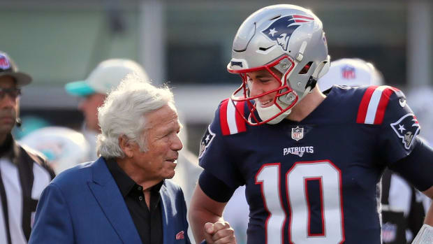 Patriots - Mac Jones Robert Kraft